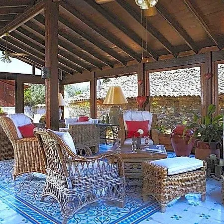 Gullu Mansions 3*