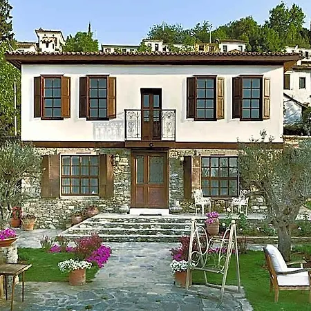 호텔 Gullu Mansions 3*